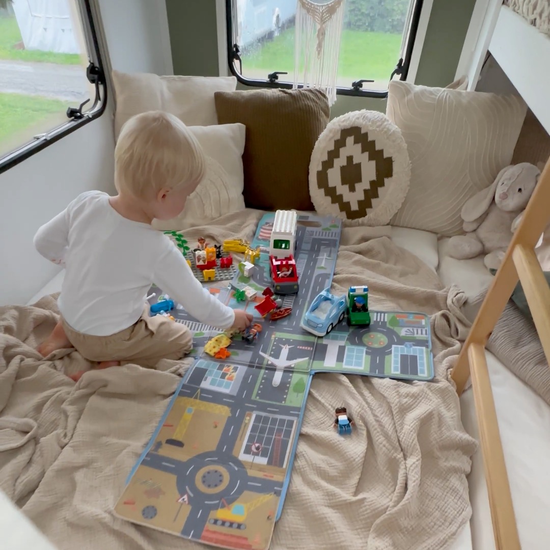 Bei Regen mit Kindern im Wohnwagen