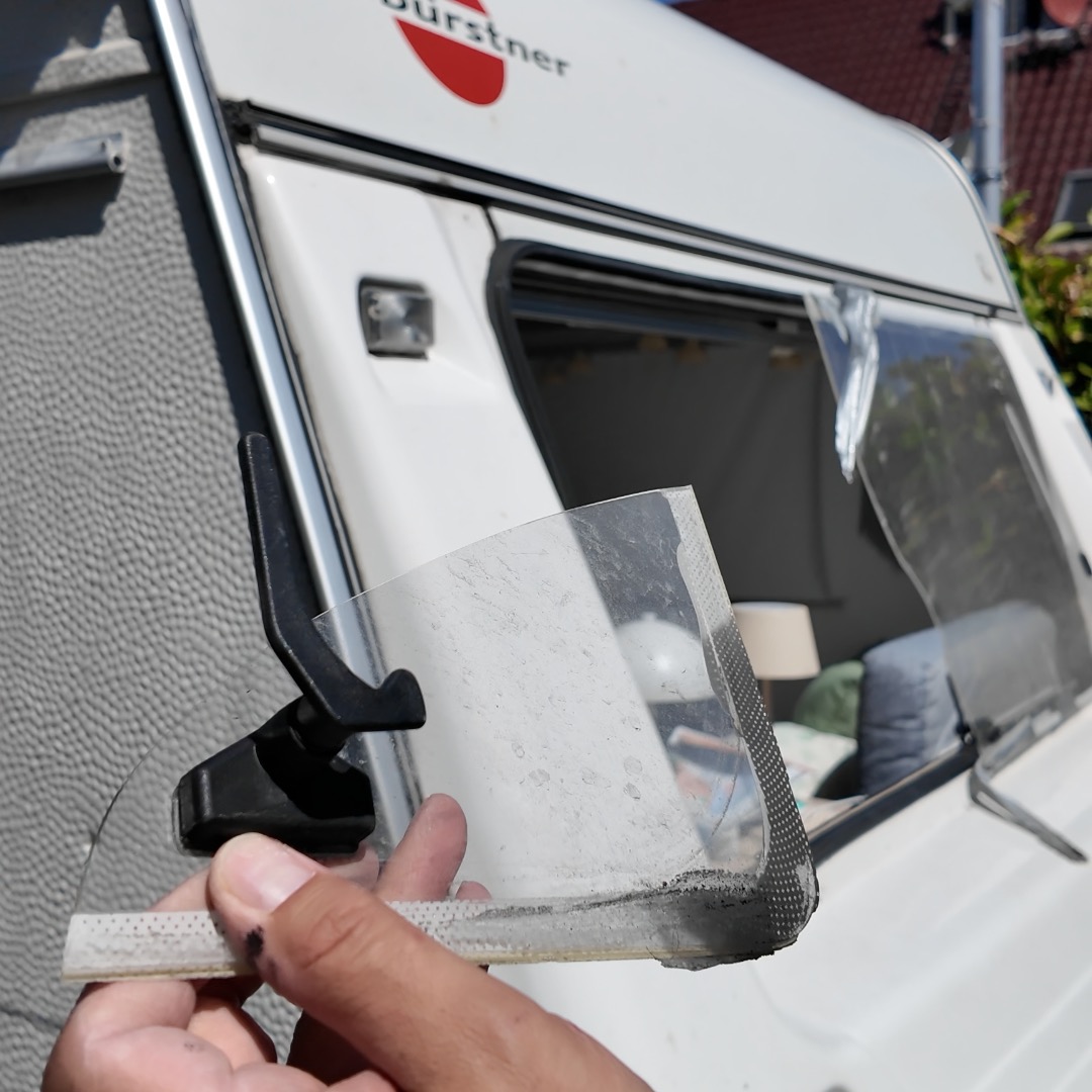 Bugfenster am Wohnwagen wechseln